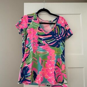 LILLY PULITZER V NECK TEE EXOTIC GARDEN L